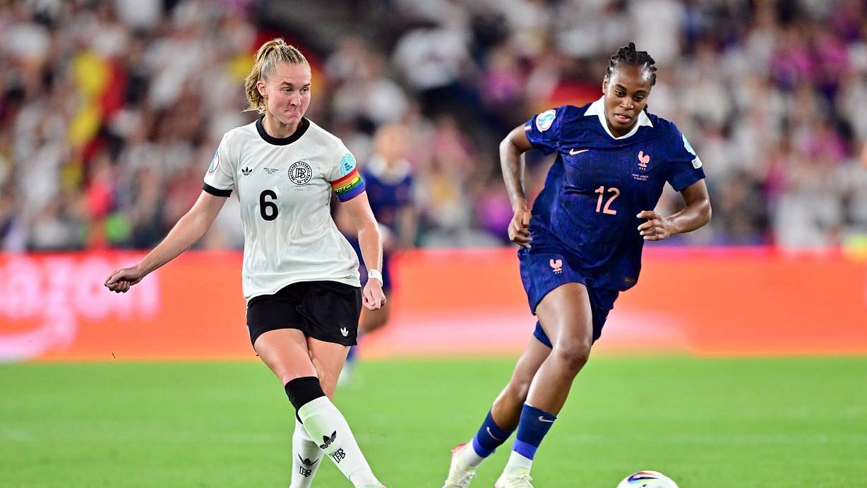 Während Janina Minge ins DFB-Team zurückkehrt, fällt Frankreichs Marie-Antoinette Katoto fürs Rückspiel aus. (Archivbild) | © Sebastian Christoph Gollnow/dpa