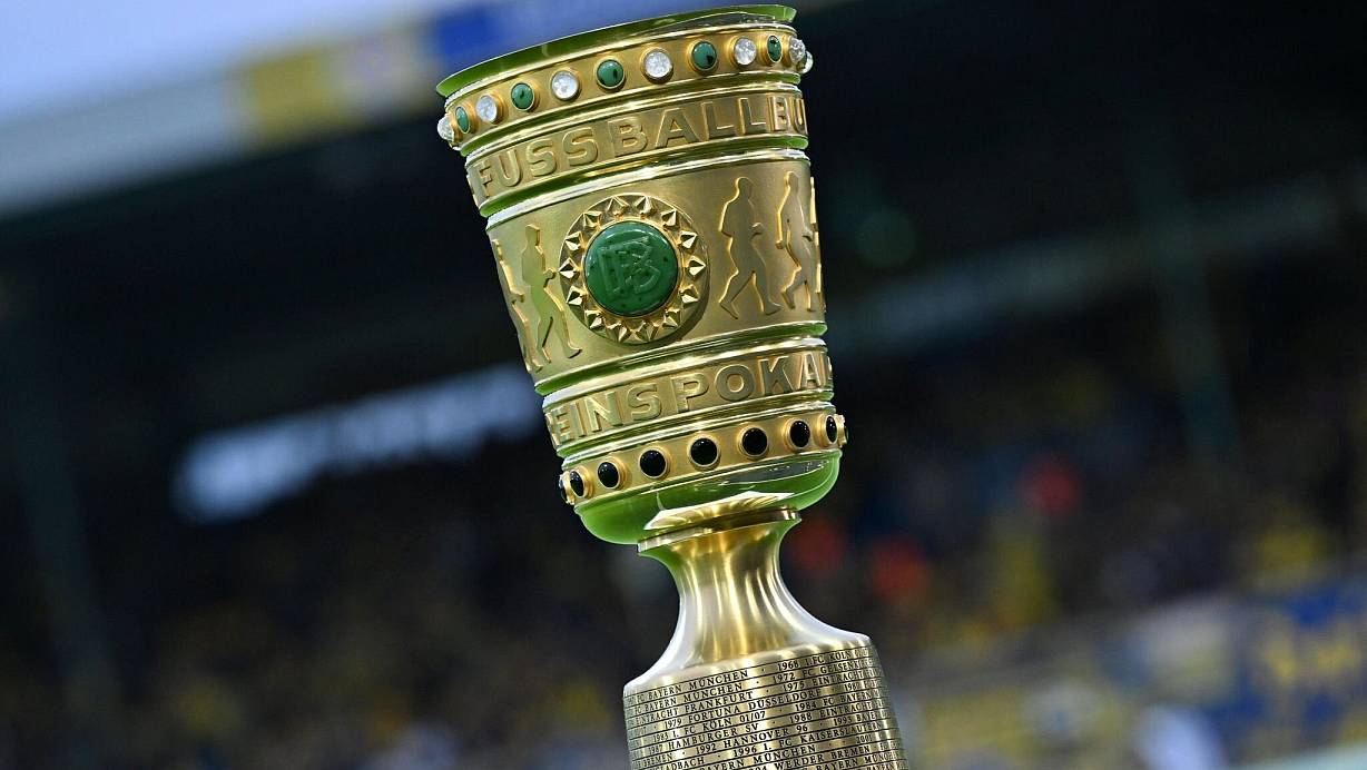 Die begehrte Trophäe im DFB-Pokal | © Swen Pförtner/dpa