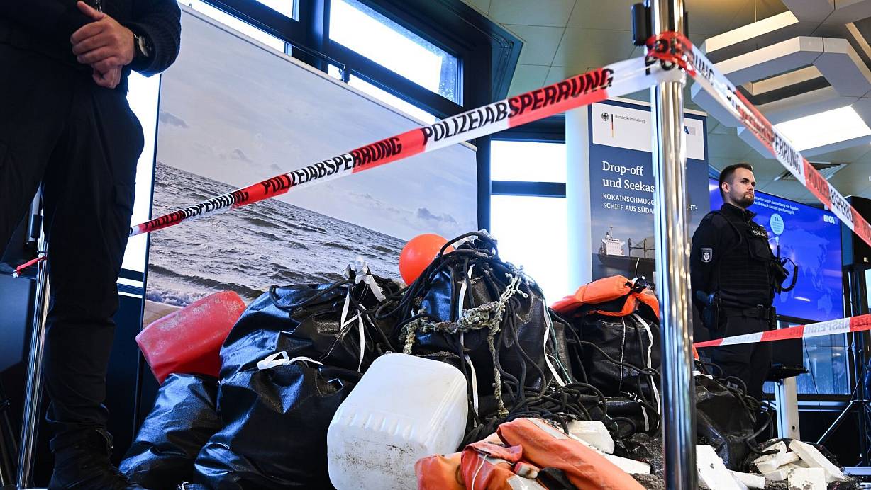 Rund 630 Kilogramm Kokain sind bei einem gescheiterten See-Drogentransport an die Insel Borkum angeschwemmt worden. | © Arne Dedert/dpa