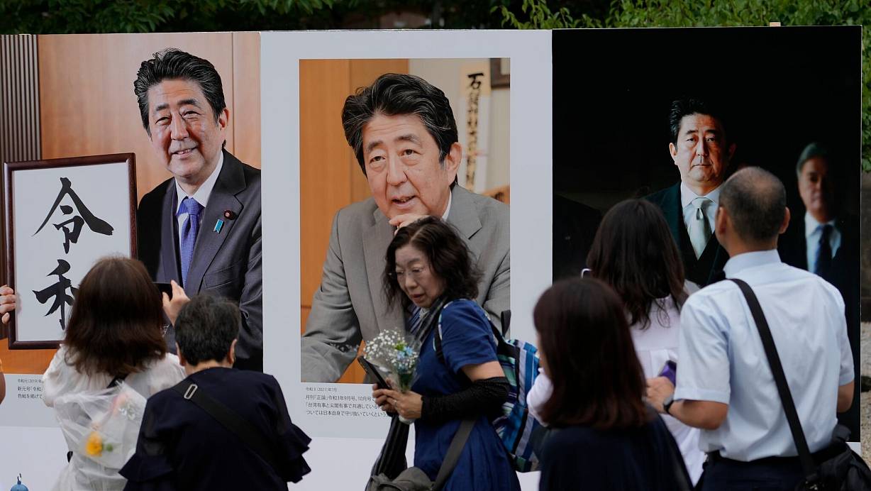 Der Auftakt zum Prozess gegen den Attentäter des japanischen Ex-Premiers Abe zieht großes Interesse auf sich. (Archivbild) | © Shuji Kajiyama/AP/dpa
