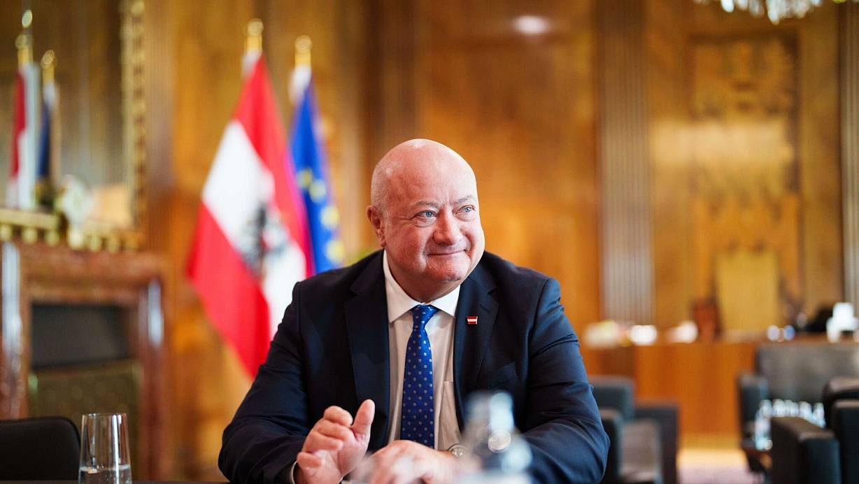 In Österreich streitet die Dreier-Koalition trotz aller großen inhaltlichen Unterschiede - zumindest bisher - kaum. | © Eva Manhart/dpa