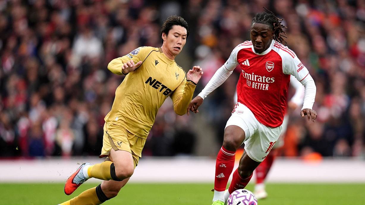 Der frühere Crystal-Palace-Profi Eberechi Eze (r.) erzielte das Siegtor für Arsenal. | © John Walton/PA Wire/dpa