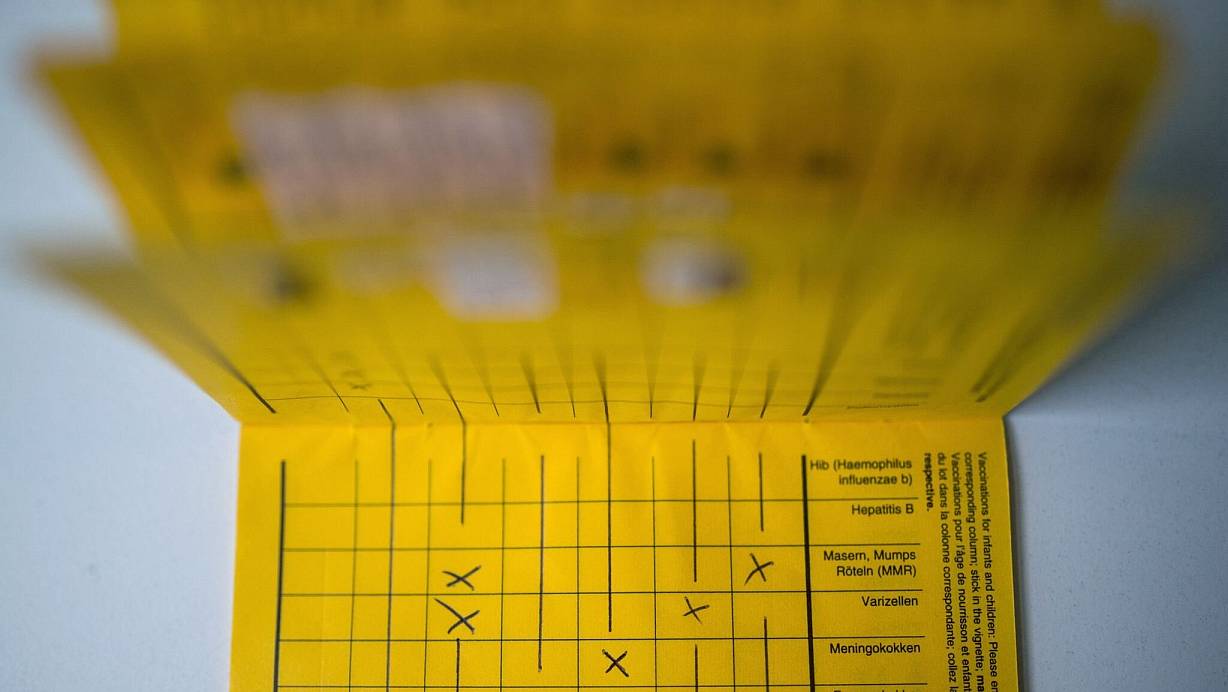Eine frühe Impfung gegen Meningokokken ist in Deutschland Standard. | © Sophia Kembowski/dpa/dpa-tmn