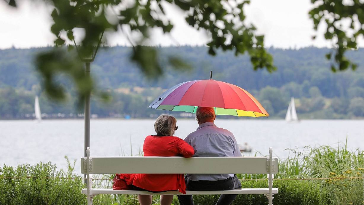 Gemeinsam positive Momente zu teilen hilft der Gesundheit. (Symbolbild) | © Thomas Warnack/dpa