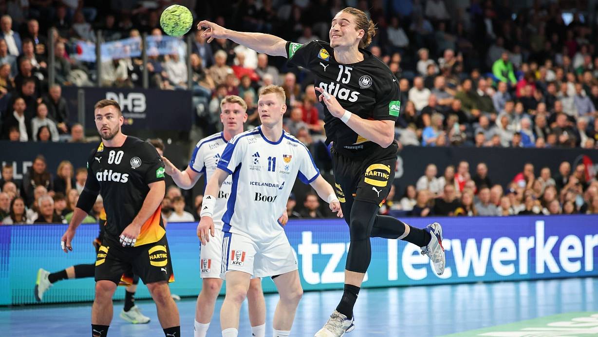 Juri Knorr zeigt gegen Island die beste Leistung seit langem. | © Daniel Karmann/dpa