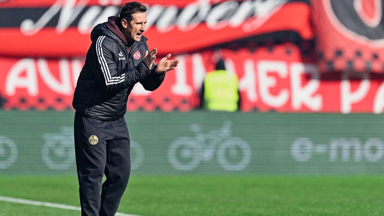 Durfte am Ende über einen Punkt in Kaiserslautern jubeln: Miroslav Klose | © Uwe Anspach/dpa