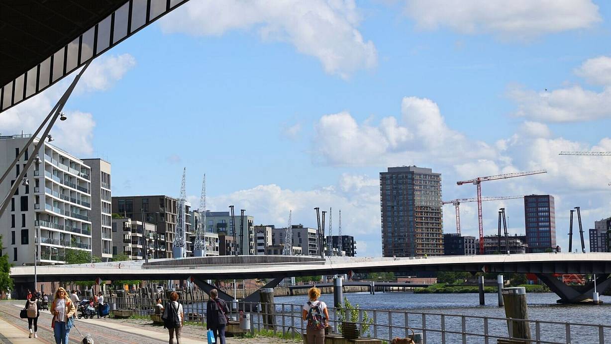 Laut einer Umfrage sind Menschen in Hamburg am zufriedensten. (Symbolbild) | © Christian Charisius/dpa