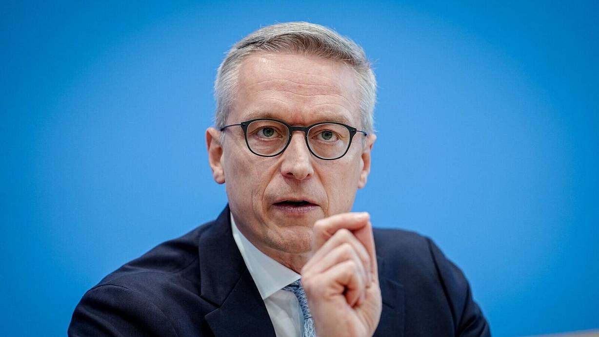 Bundesdigitalminister Karsten Wildberger (CDU) nennt den Glasfaserausbau im Land Chefsache. | © Kay Nietfeld/dpa