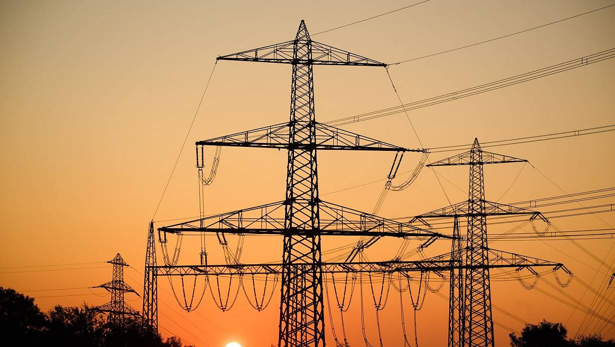 Stromkunden können mit Entlastung bei Netzentgelten rechnen (Archivbild). | © Julian Stratenschulte/dpa