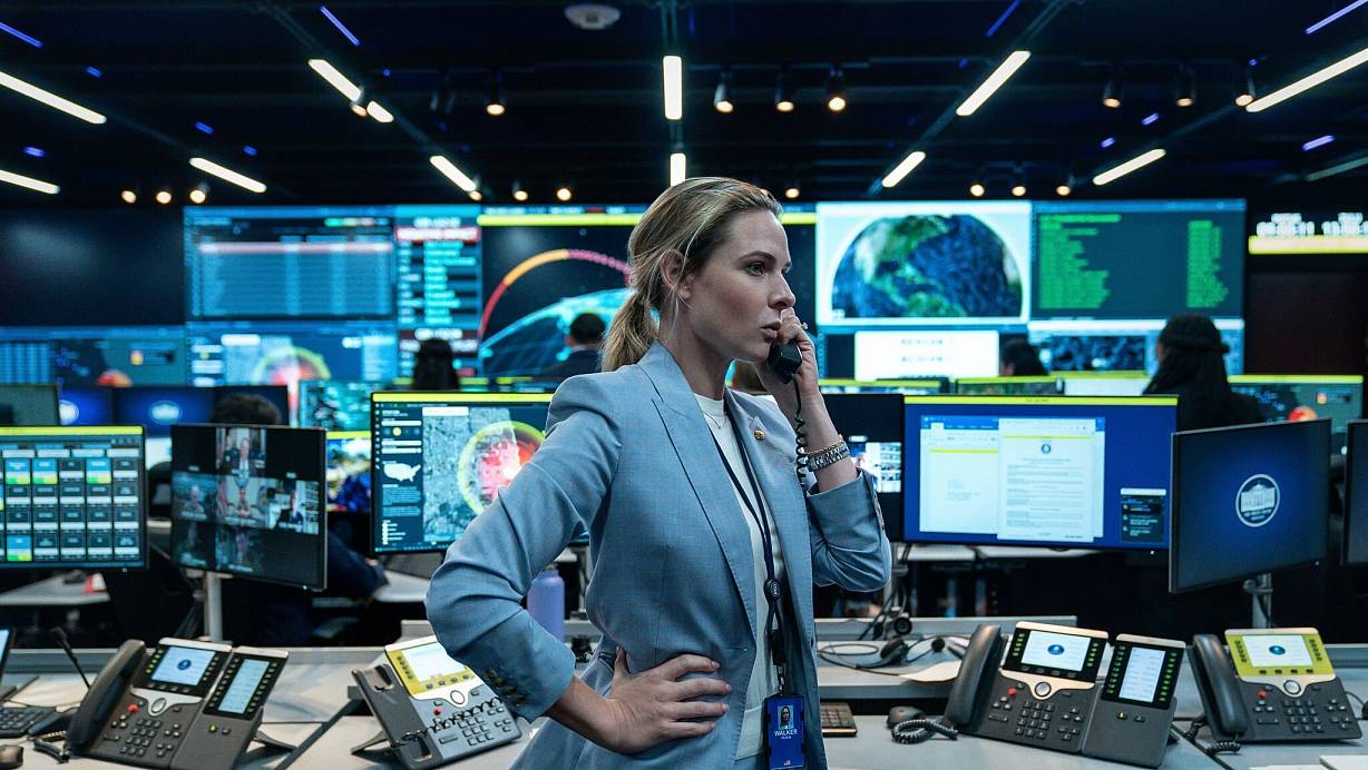 Rebecca Ferguson als Captain Olivia Walker in einer Szene des Films «A House of Dynamite». (Handout) | © Eros Hoagland/Netflix/dpa