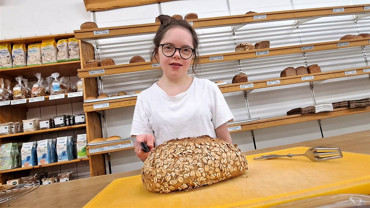 Die 25-jährige Nina Knoke hat in der Ottbergener Bäckerei der Lebenshilfe ihren Traumjob gefunden – der Weg dorthin war aber durchaus steinig. | © Madita Schellenberg
