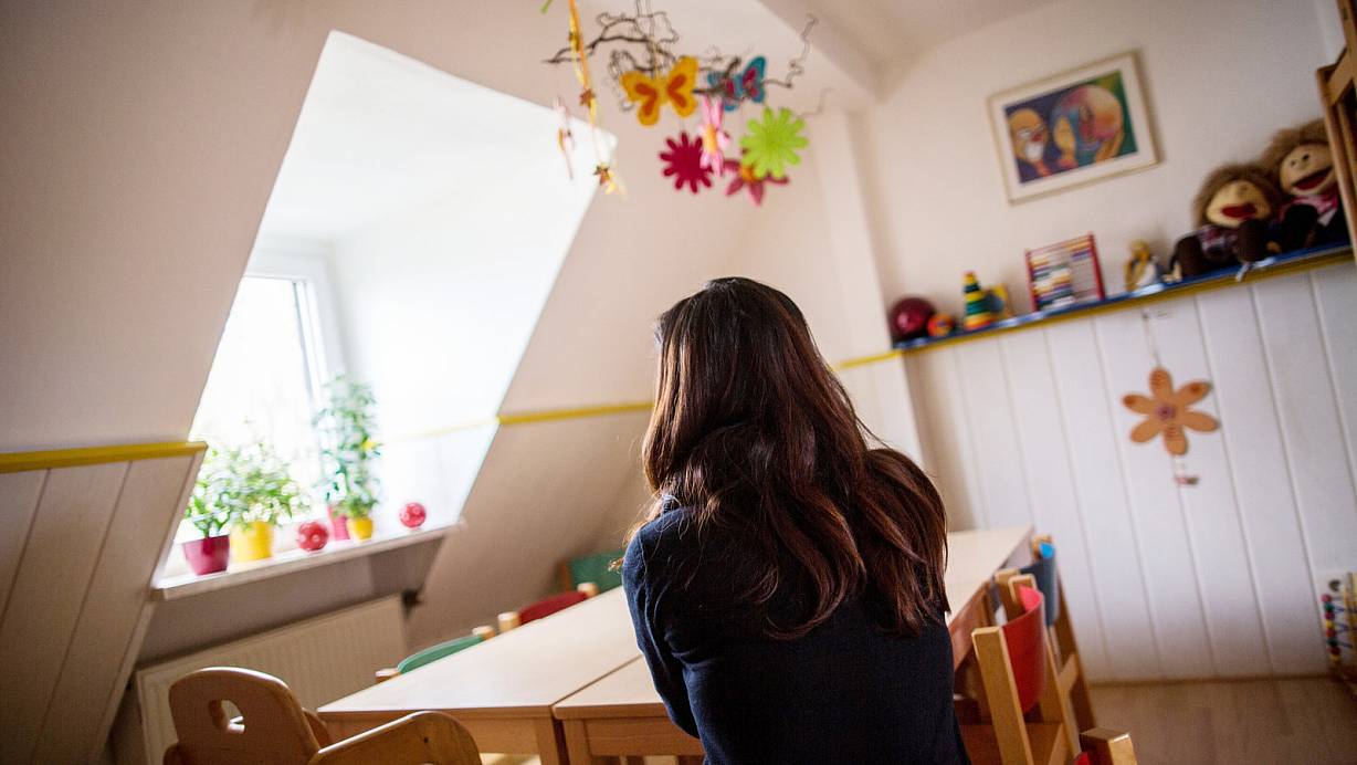 14 Familienzimmer gibt es im Frauenhaus Paderborn. Viel zu wenig: 136 Frauen mussten im vergangenen Jahr abgewiesen werden. | © picture alliance / dpa