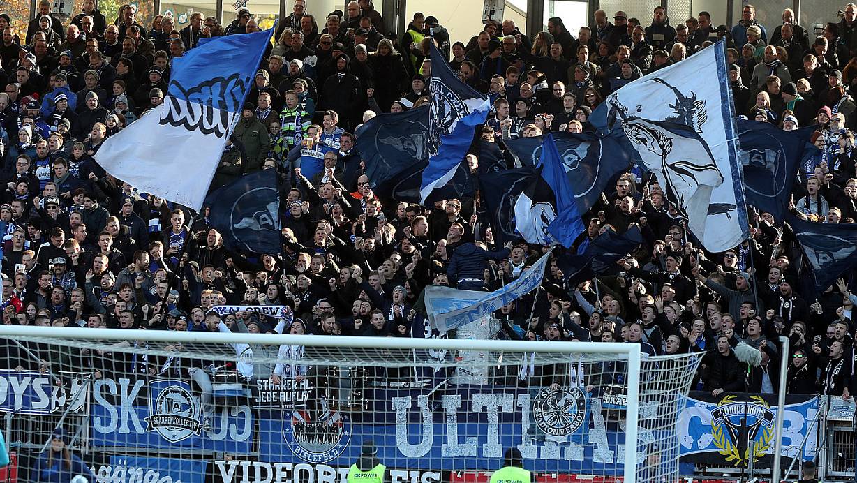 Die Arminia-Ultragruppierung "Lokal Crew" schließt sich dem Wunsch der Klubführung an und wird am Spieltag rund um das Stadion nicht präsent sein. Das kündigte sie am Donnerstag an. | © Wolfgang Rudolf