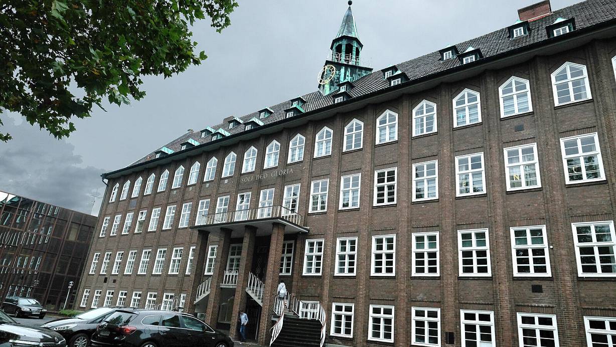 Das ESG, hier der älteste Gebäude aus dem Jahr 1928 mit dem Dachreiter, wird für voraussichtlich 46 Millionen Euro saniert und erweitert. | © Andreas Frücht