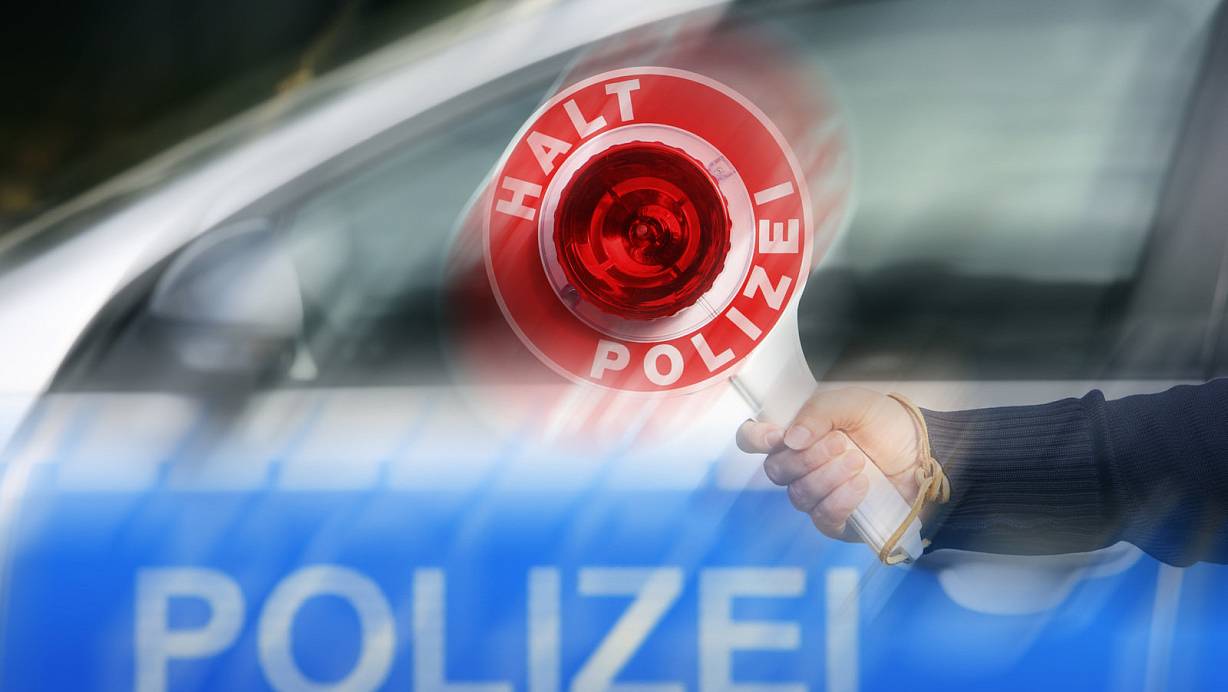 Die Polizei kontrollierte zahlreiche Fahrzeuge in Minden. | © Jochen Tack