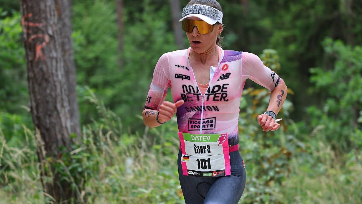 Triathletin Laura Philipp war in Roth eine Klasse für sich. | © Daniel Karmann/dpa