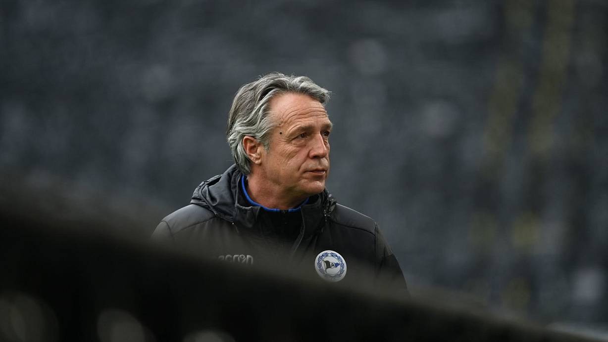 Uwe Neuhaus ist nicht länger Trainer von Arminia Bielefeld. | © AFP