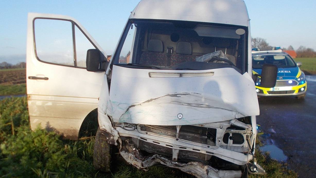 Beide Fahrzeuge wurden stark beschädigt. | © Polizei Minden-Lübbecke