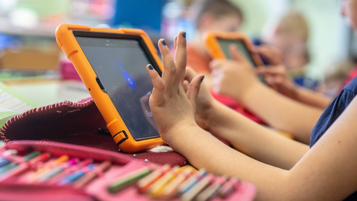 Die Hövelhofer Schulen sollen fit für die Zukunft gemacht werden. | © picture alliance / Armin Weigel/dpa