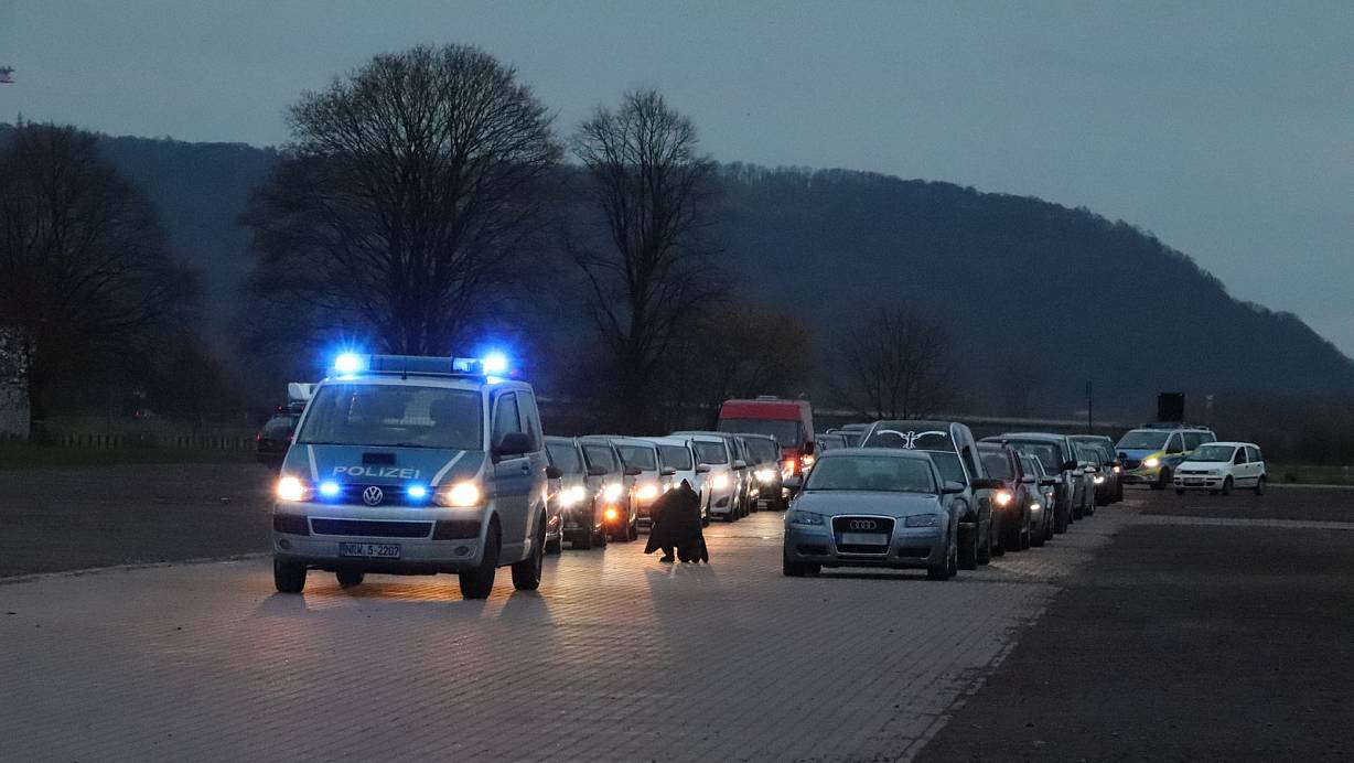 Die Teilnehmer der "Querdenker"-Demonstration sammelten sich auf Kanzlers Weide. MT-Foto: Jan Henning Rogge | © jhrogge