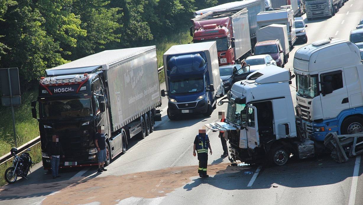 Der Unfall am Donnerstag sorgte für eine 13-stündige Vollsperrung der A2 bei Porta. | © Gisela Schwarze