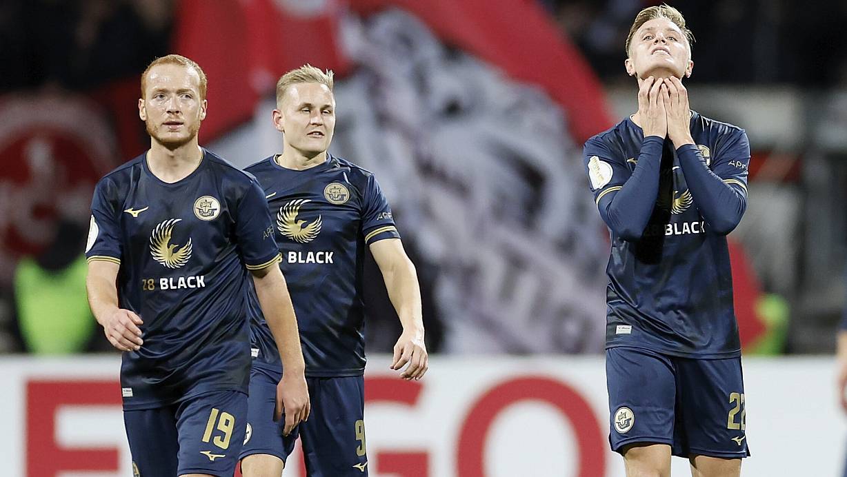 Drei Ex-Paderborner bei Hansa: Sebastian Vasiliadis (l.) dürfte am Sonntag in der Rostocker Startelf stehen. Jasper van der Werff (r.) könnte in den Kader zurückkehren. Kai Pröger ist dagegen gesperrt. | © Picture Alliance