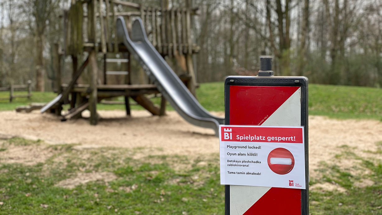 Etliche Spielplätze, wie hier im Bultkamp-Park in Bielefeld, sind geschlossen. | © Karoline Falkenreck