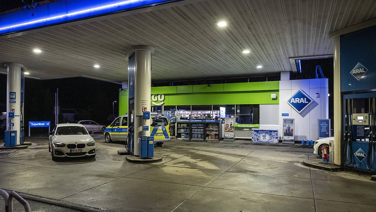 Die Polizei Bielefeld fahndet intensiv nach einen Täter, der eine Tankstelle im Bielefelder Norden überfallen hat. | © Jörg Dieckmann