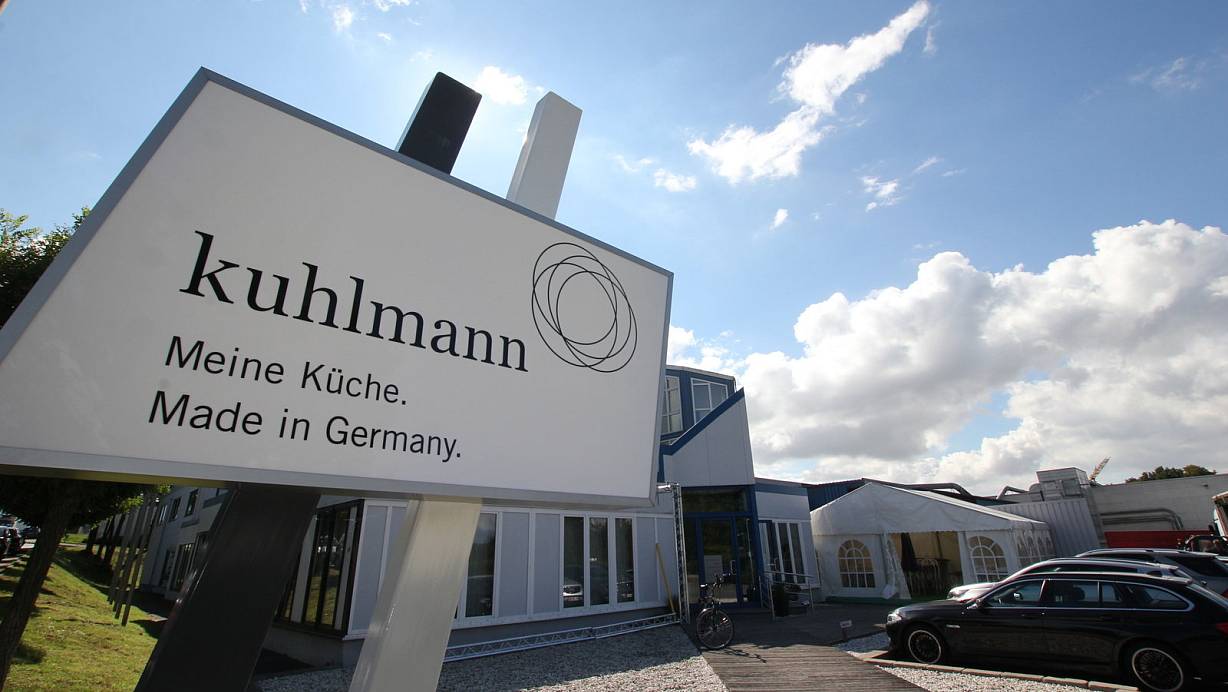 Firmensitz: In Enger wird der Küchenbauer RWK & Kuhlmann nur noch bis Sommer kommenden Jahres produzieren. Dann zieht das Unternehmen nach Löhne um. FOTO: ANDREAS SUNDERMEIER | © Andreas Sundermeier