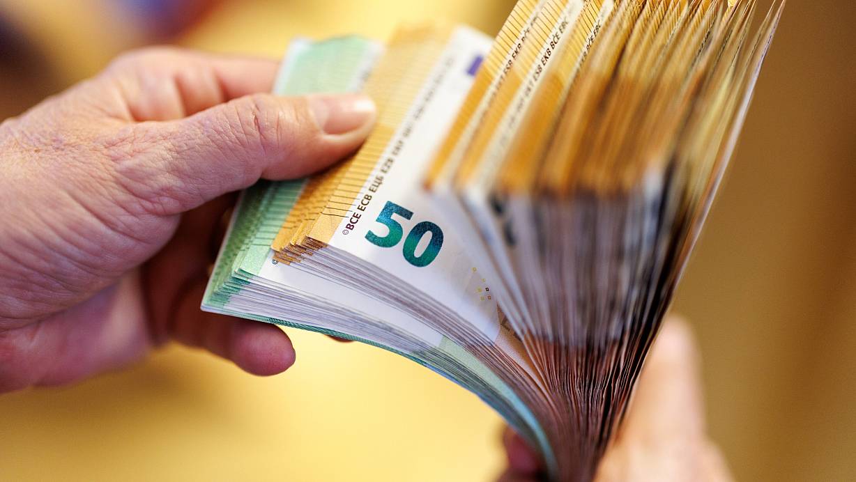 Das Geld wird in den Kommunen im Kreis Höxter händeringend gebraucht - doch wenn man genau drauf schaut, ist es so viel nicht. | © picture alliance / dpa