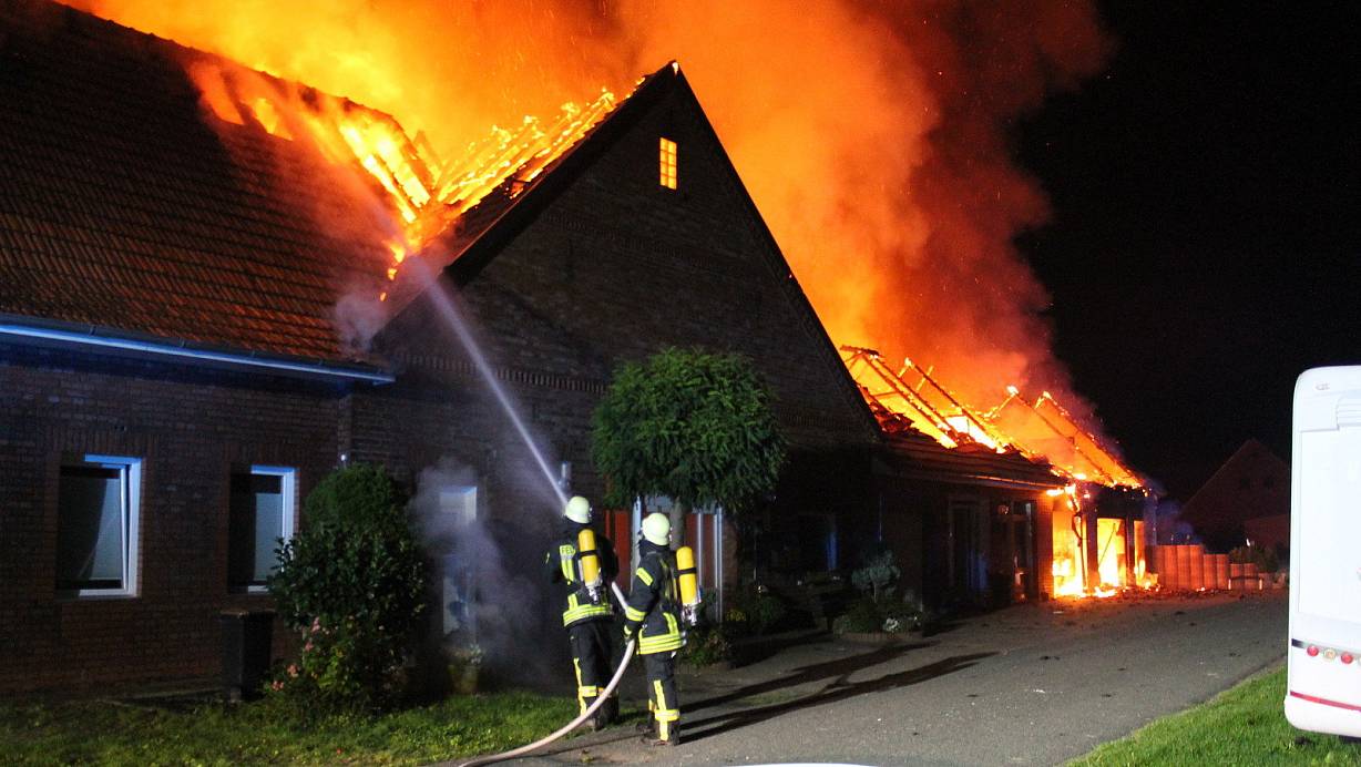 Das Wohnhaus in Westrup brannte komplett nieder. | © Torsten Fischer/Feuerwehr Stemwede