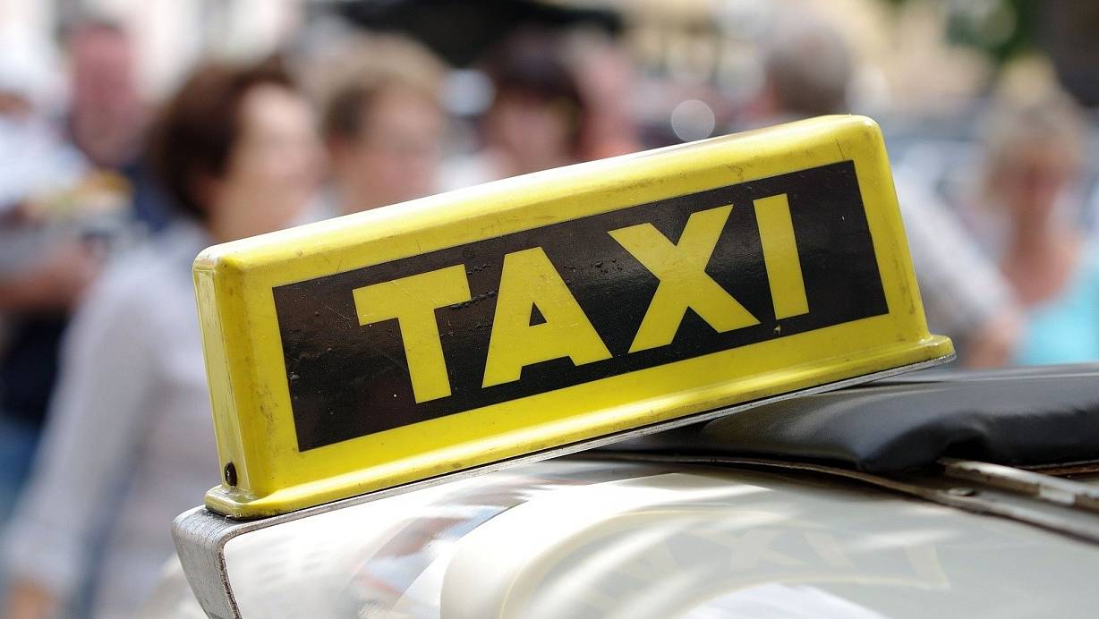 Taxibetriebe stellten gerade im ländlichen Raum mit seinen "grobmaschigen" Busnetzen eine wichtige Ergänzung des Beförderungsangebotes dar, heißt es in der Begründung. | © pixabay