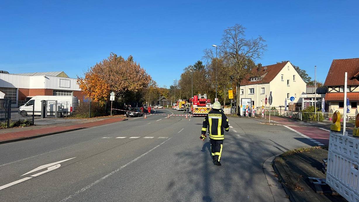 Ein Gasleck in einem Mehrfamilienhaus an der Brockhäger Straße sorgte am Sonntagvormittag für einen Großeinsatz der Feuerwehr in Gütersloh. | © Thorsten Heß