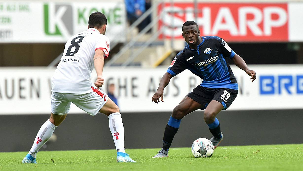 Jamilu Collins (r.), hier im Duell gegen den Mainzer Levin Öztunali, hat keine guten Erinnerungen ans Hinspiel. So verschuldete der SCP-Linksverteidiger das 1:2, um in der 79. Minute dann auch noch einen Elfmeter zu verschießen. | © Wilfried Hiegemann