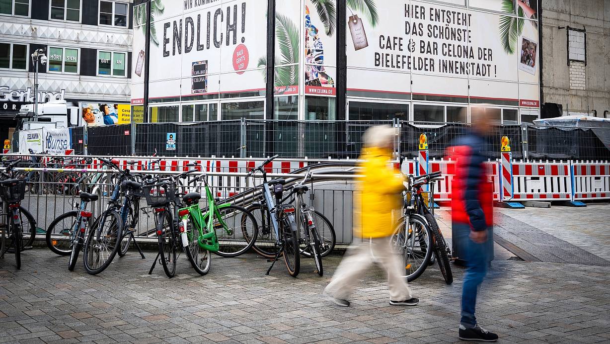 Bei der Café & Bar Celona am Jahnplatz in BIelefeld soll es nun endlich voran gehen. | © Barbara Franke
