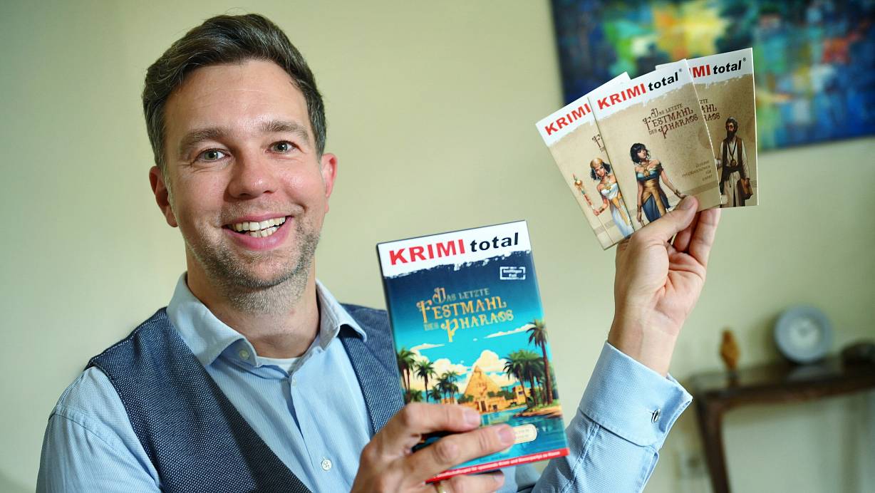 Der Psychoanalytiker Jens Blome ist stolz auf sein erstes selbst entwickeltes Gesellschaftsspiel. | © Barbara Franke