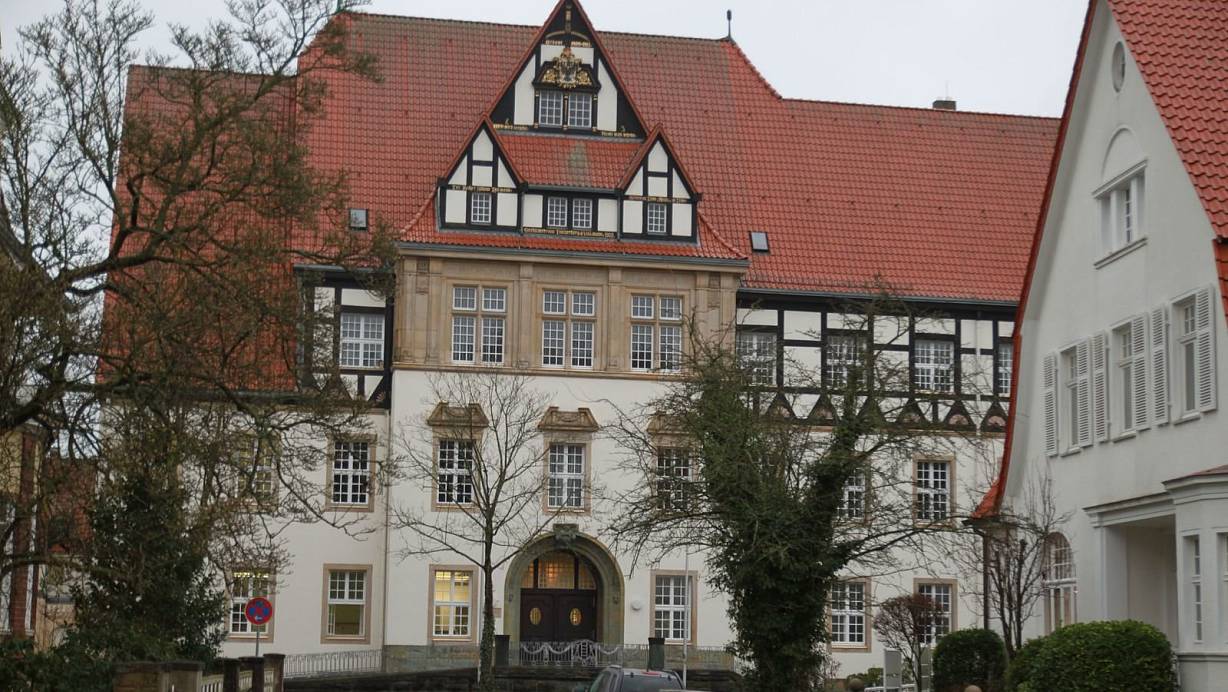Im Amtsgericht Bad Oeynhausen an der Bismarckstraße 12, wird gegen den Arzt verhandelt. Er lebt und arbeitet jetzt in der Nähe von Hannover. | © Ulf Hanke