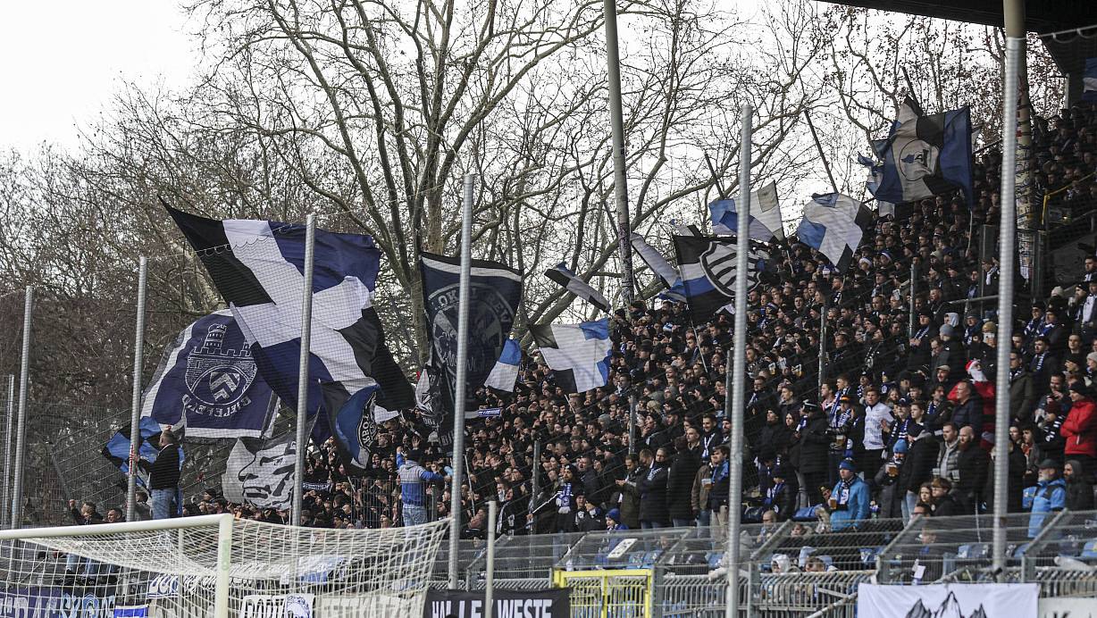 Rund 1.700 Arminia-Fans unterstützten des DSC in Mannheim. | © IMAGO/HMB-Media