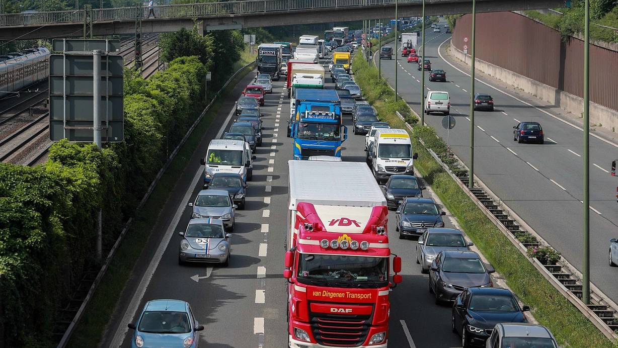 Mit der Fertigstellung der A 33 wird noch mehr Verkehr und Stau auf dem Ostwestfalendamm erwartet. | © Andreas Zobe