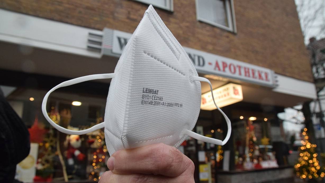 Eine solche FFP2-Maske kann nach dem Tragen eine Woche zum Trocknen aufgehängt werden und danach noch einmal verwendet werden. | © Mareike Patock