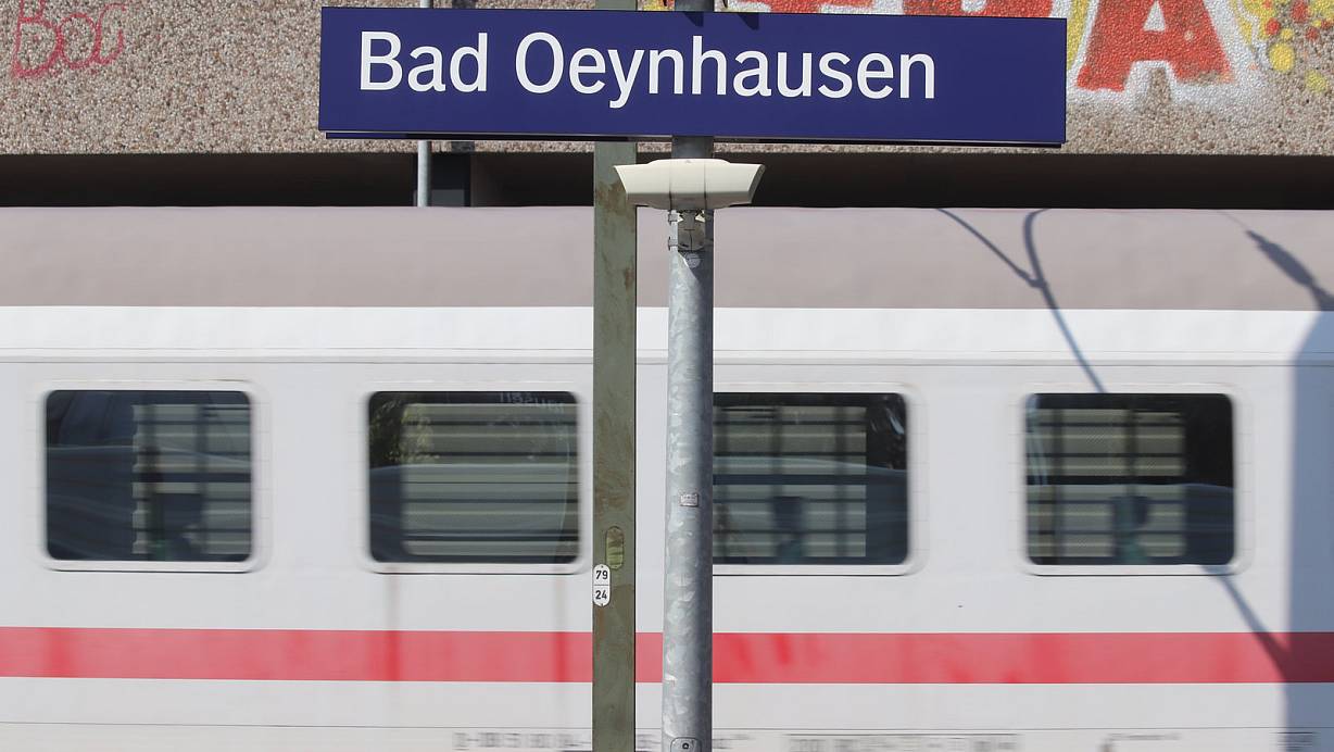 In Bad Oeynhausen wollte die 17-Jährige aussteigen, doch drei junge Männer versperrten ihr den Weg. | © Ulf Hanke