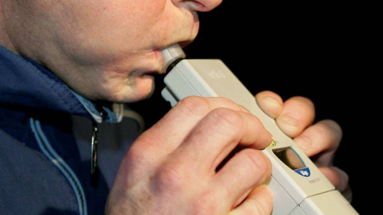 Die Polizei stoppte am Wochenende mehrere Menschen unter Alkoholeinfluss. | © Uli Deck, picture alliance/dpa