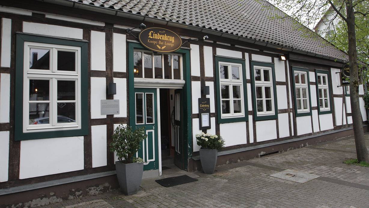 Das Gebäude an der Detmolder Straße 116 wurde 1837 erbaut. Seit über 180 Jahren wird im Lindenkrug Bier ausgeschenkt. | © Uwe Müller