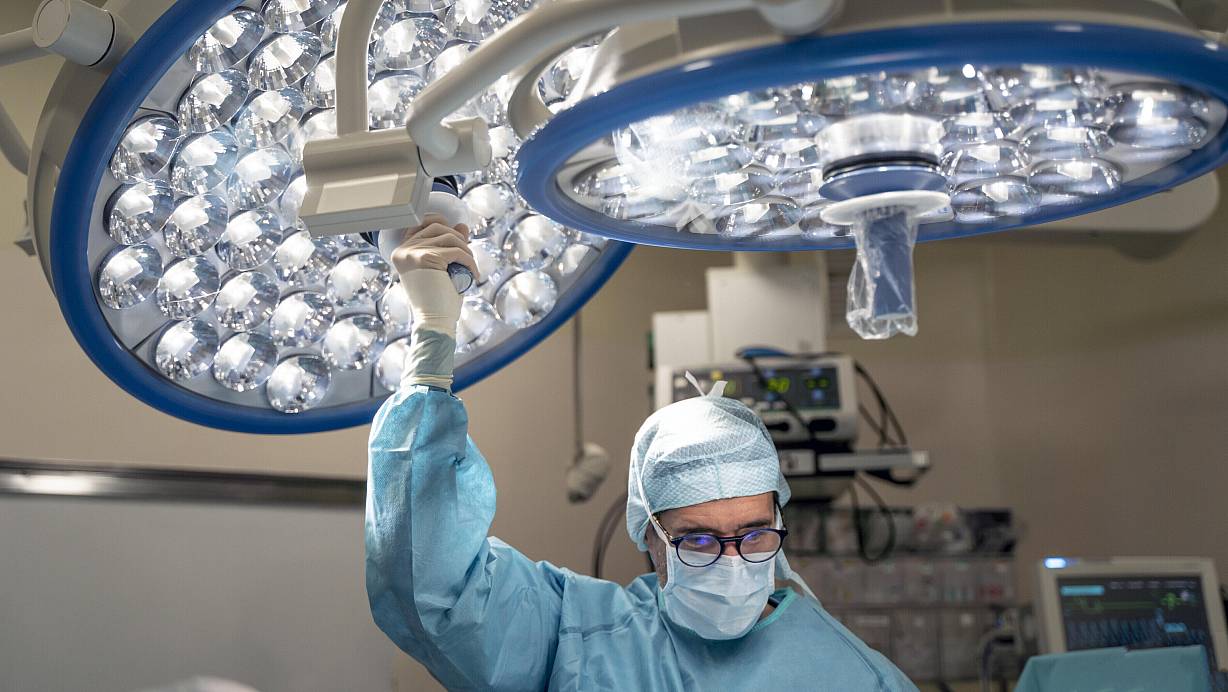 In deutschen Krankenhäusern werden jedes Jahr mehr als 15 Millionen Operationen durchgeführt. | © picture alliance / Westend61