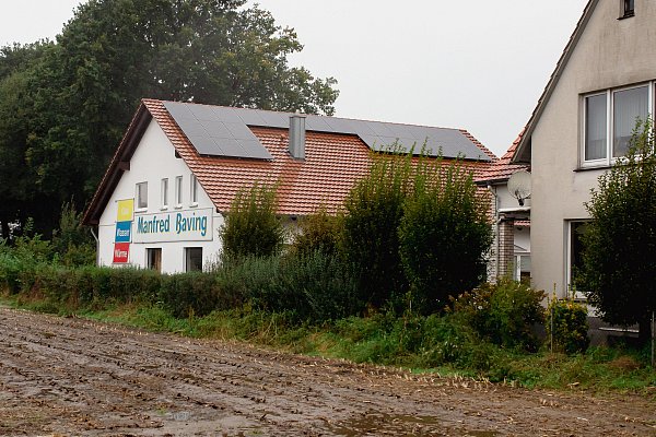 Von der Casumer Straße aus ist das Firmengebäude gut sichtbar. - © Andre Schneider