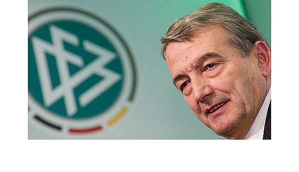 Niersbach:
"Ich halte mich
für sehr geerdet" - © FUSSBALL