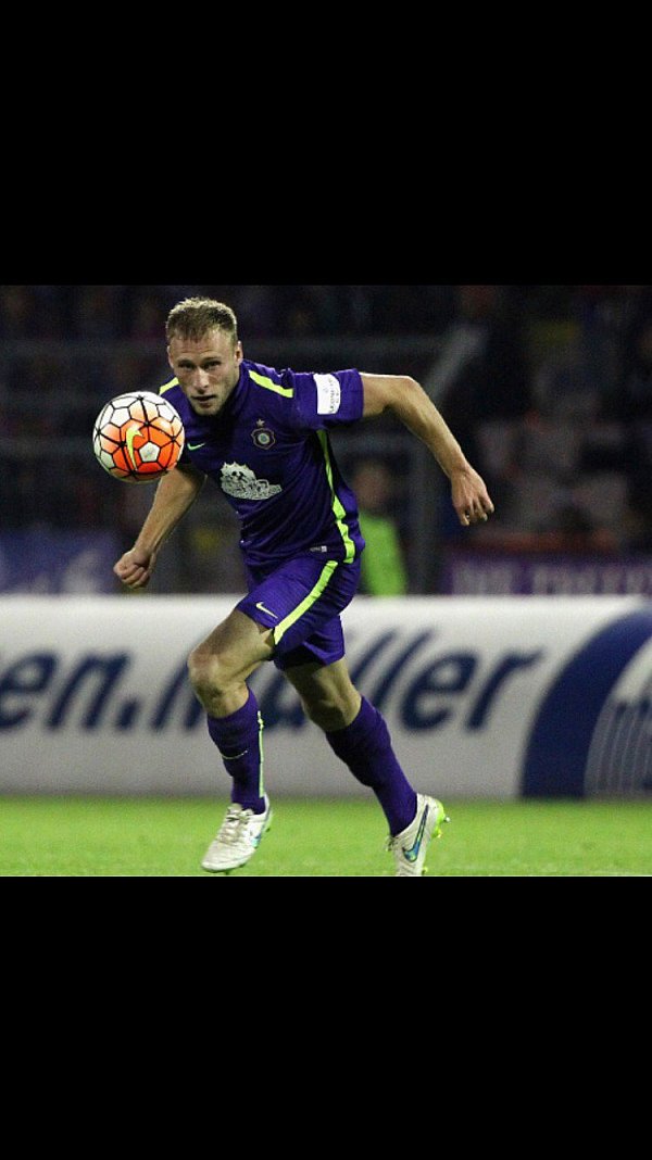 Fokussiert: Max Wegner im Trikot seines aktuellen Arbeitgebers Erzgebirge Aue. - © mim
