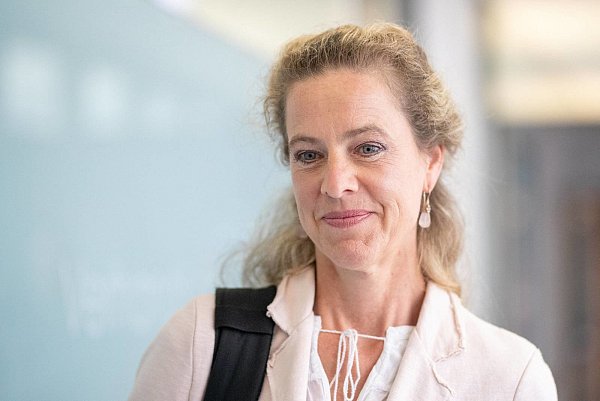 Die Mezzosopranistin Julia Oesch hatte Gustav Kuhn in einem Offenen Brief sexueller Belästigung bezichtigt. - © imago images / Eibner Europa