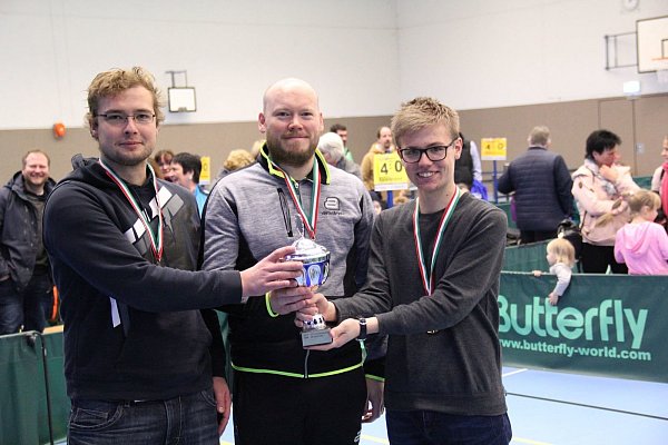 Nervenstark: Der TTV Höxter gewinnt das umkämpfte Finale in der Herren D-Klasse gegen den SV Körbecke II mit (v.l.)Philipp Leineweber, Martin Rüsing und Jens Beverungen. - © Inge Stegnjajic