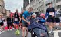 Geschafft: Gütersloher Unternehmer Schenke absolviert Marathon mit einem Rollstuhlfahrer